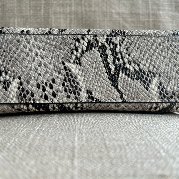 🌺Leather crossbody🌺 - Picture 6 of 11